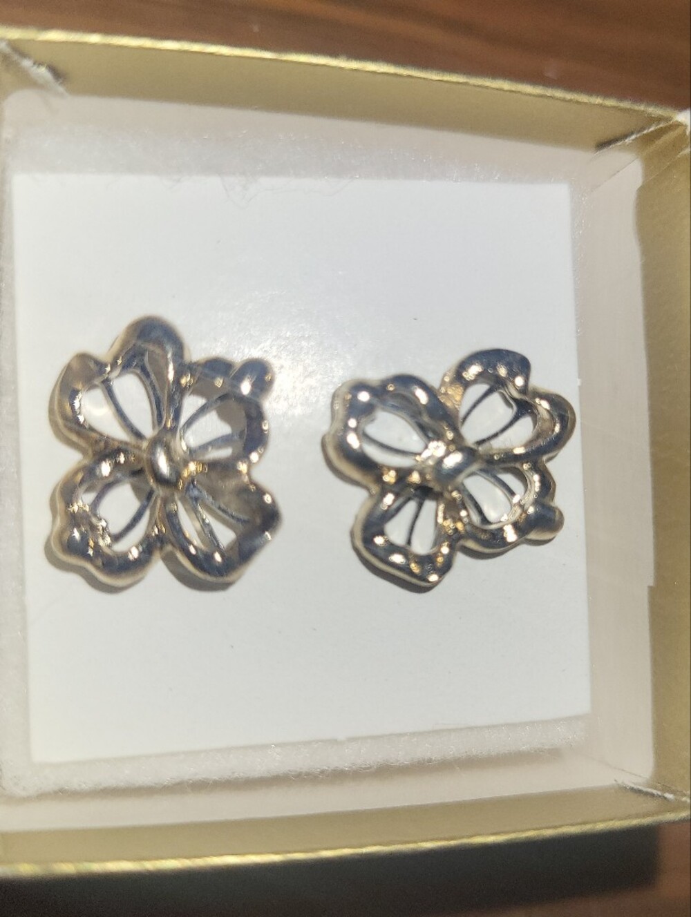 Vintage Avon New In Box 1981 Sculptured Dogwood Flower Earrings Post Back